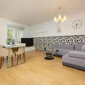 Apartament Metro Targowek Spacious With Parking By Renters, Warszawa