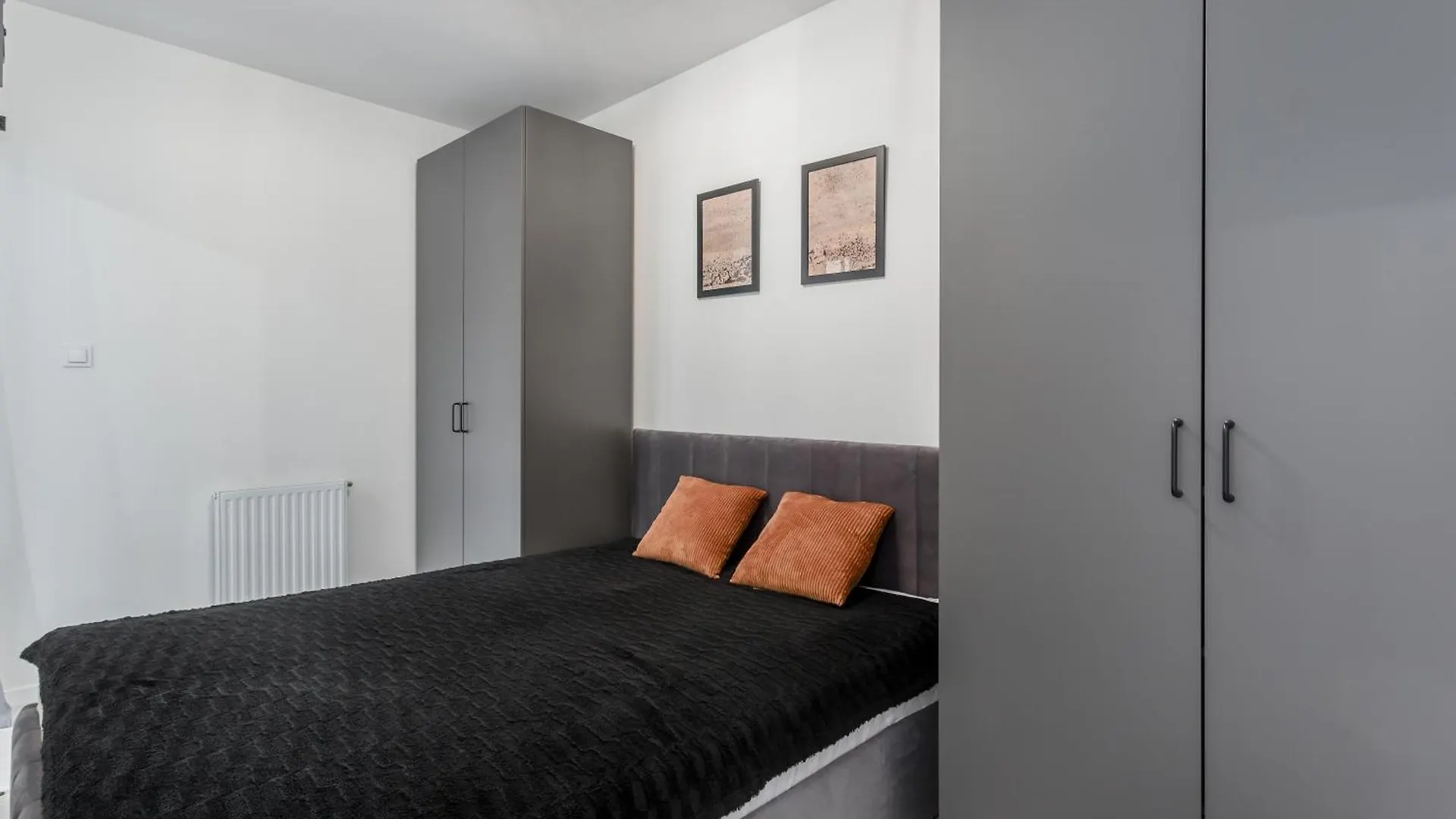Apartment Jacuzzi Hideout - Warsaw Private Terrace - Free Parking Poland