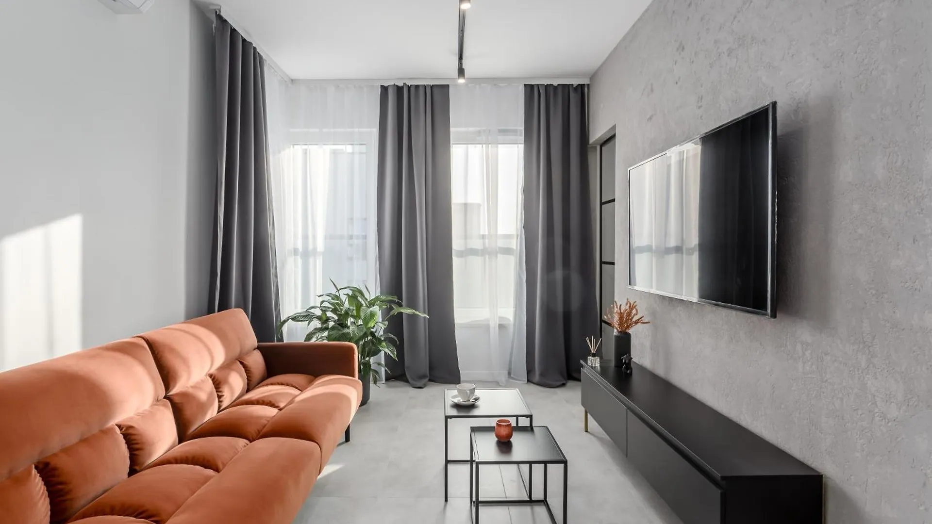 Apartment Jacuzzi Hideout - Warsaw Private Terrace - Free Parking