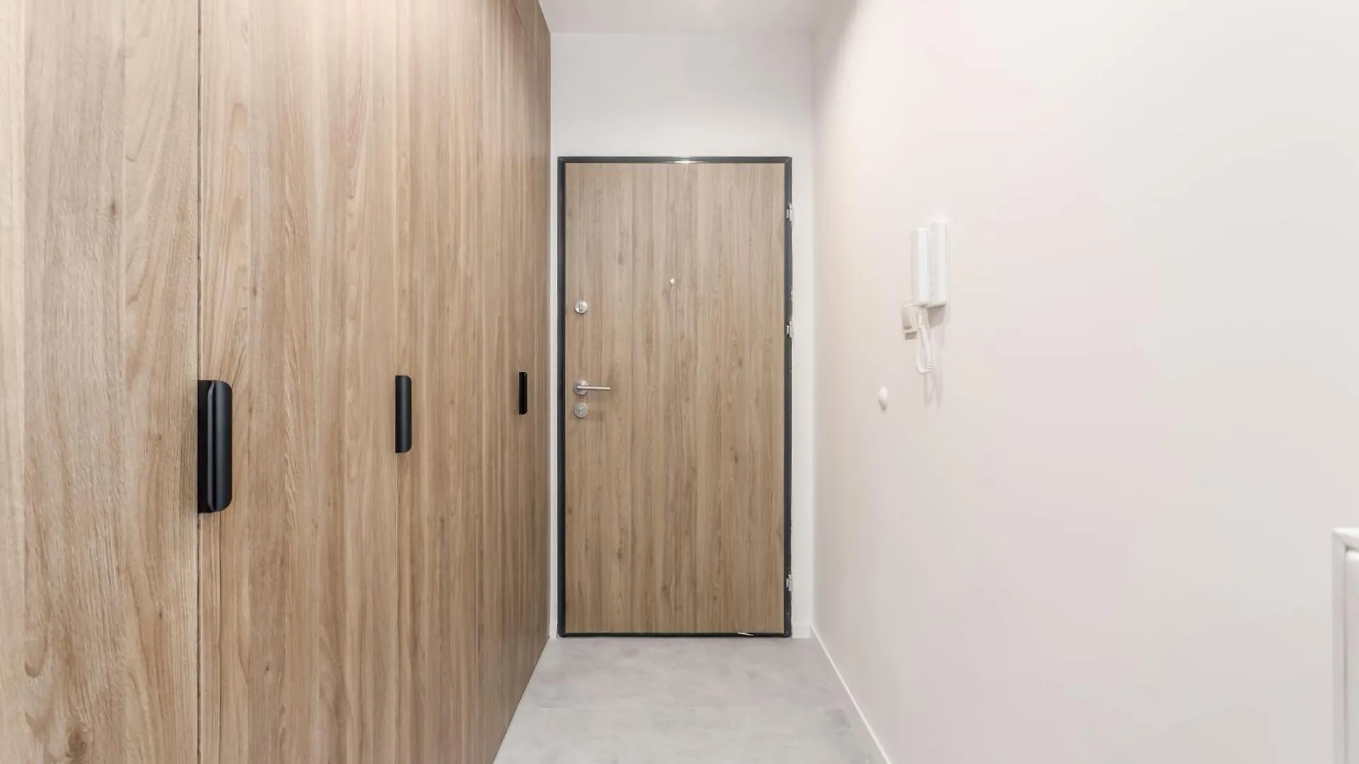 Apartment Jacuzzi Hideout - Warsaw Private Terrace - Free Parking